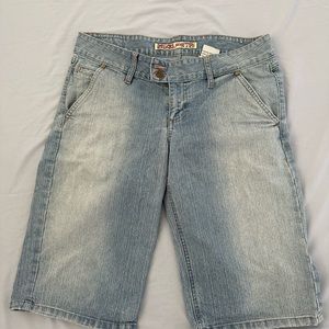 #0032#Mudd Jeans light wash blue capri/crop denim size 7 low rise
